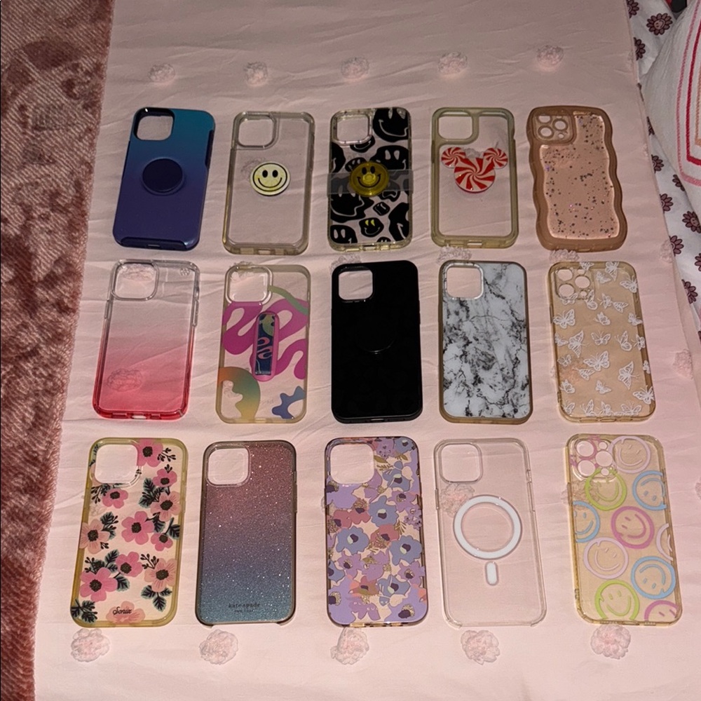 Assorted iPhone 12 Pro Max Case Set - Picture 2 of 6
